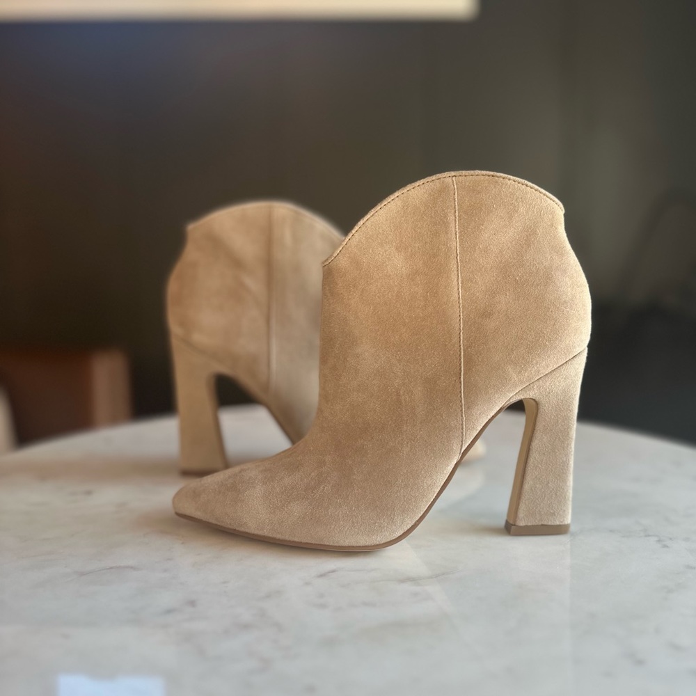 NWOT Marc Fisher Booties